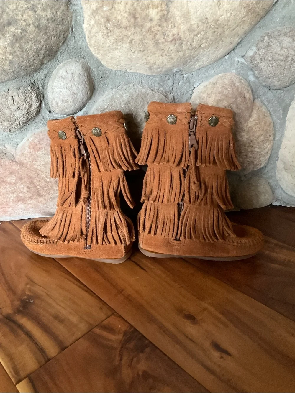 Minnetonka 3 Layer Fringe Suede Boots Size 8